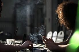 J'aimerais savoir quels sont les risques reels concernant ces pratiques, car j'avoue que prendre un iphone + un contrat de 2 ans pour le resilier au bout de 15 jours m'attire un poilou. Le Tabagisme Passif Un Risque Mortel Pour La Sante