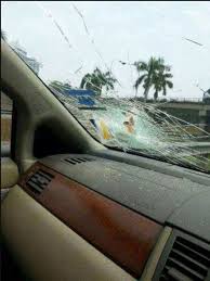 Maybe you would like to learn more about one of these? Memandu Terlalu Rapat Batang Besi Terpelanting Dan Tembus Dalam Kereta Di Belakang