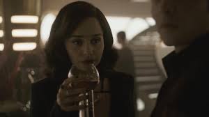 She'll keep you on your toes, says clarke, 31, of her role as qi'ra in the film, in theaters friday. The Ring With The Green Stone Of Qi Ra Emilia Clarke In Solo A Star Wars Story Spotern