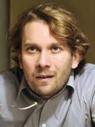 Auf kurzem weg erreichen tanja und ich zunächst mal die burgruine. Christian Ulmen Infos Und Filme