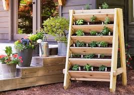 Home dzine garden | make a hanging herb garden. Space Saving And Practical Ideas For A Lovely Pallet Herb Garden