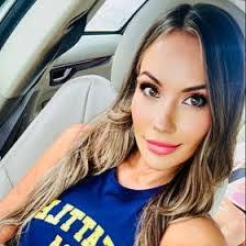 Lara Ashley's Instagram, Twitter & Facebook