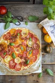 Tarte Aux Tomates Multicolores Et Au Basilic Recette Tarte Tomate Tarte Salee Facile Recettes De Cuisine