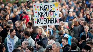 Danke an die polizei, die uns davor bewahrt hat, dass linke unsere demo unmöglich machen und danke an alle teilnehmer. Tausende Demonstrieren Gegen Regierung In Wien Aktuell Europa Dw 04 10 2018