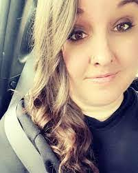 Ashley Justus's Instagram, Twitter & Facebook