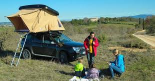 Hussarde Quatro Sur Dacia Duster Pic Nique En Famille Campistas