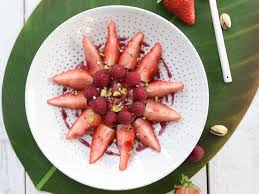 Salade De Fruits Rouges A La Pistache Recettes Recette Salade De Fruits Rouges Recette Salade De Fruits Salade De Fruits