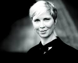 Kaschmirhose in rot casual gestylt und mein Modeblog ist wichtig