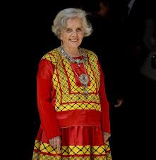 Elena poniatowska back stage con zony maya. Elena Poniatowska La Princesa Que Quiso Ser Sancho Panza
