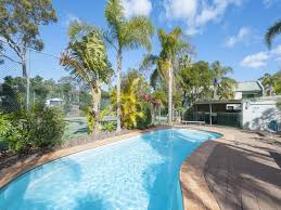 Nelson bay golf club, horizons at salamander bay, pacific dunes at medowie, tanilba bay golf club, muree golf club at raymond there is a bus service by port stephens coaches. Carindale Port Stephens Accommodation