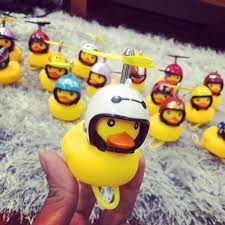 Bé vịt cute xinh xắn có dây gắn xe máy, xe đạp nhé ạ. Vá»‹t Vang Gáº¯n Xe Ä'á»™i MÅ© Báº£o Hiá»ƒm Sieu Cute Hottrend 2019 Co Ä'en Nhay Va Chong Chong Cháº¥t Liá»‡u Silicon Má»m Má»‹n Giao Máº«u Ngáº«u Nhien Tiki