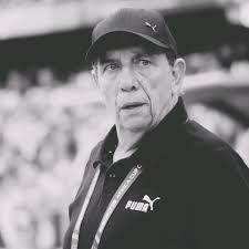 SAD NEWS: The iconic Jean-Louis Gasset has passed away at the age of 72.  🕊️😢 As Laurent Blanc's assistant at Bordeaux, with the French national  team, and at PSG, he also served