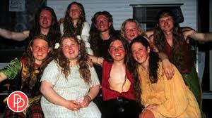 Dazu veröffentlicht die kelly family ein foto, das die junge barby singend in einer weiten bluse und mit geöffneten haaren auf der bühne zeigt. Kelly Family Das Musst Ihr Uber Vater Dan Wissen Promipool Youtube