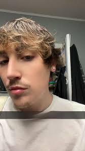 Before he ever picked up a guitar, Turnpike Troubadours frontman ran coon  hounds—Plott hounds and blueticks taught him the woods first. Country music  runs deep in that kind of dirt.