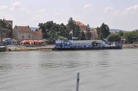 Traseul se parcurge cu salupa sau cu catamaranul, doua mijloace moderne recomandate de catre asociatie. CroazierÄ De Neuitat Pe DunÄre Intre Romania Èi Serbia Bucate Alese CetÄÈi Medievale Èi Peisaje De Vis Foto