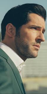 Tom Ellis Closing Chloe Decker Eye Lucifer, HD wallpaper