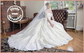 Ein hochzeitskleid ausleihen ist wesentlich günstiger als ein solches kleid für einen nur einmaligen anlass zu kaufen und ist auf unterschiedliche art und weise möglich. Hochzeitskleider Frankfurt Berliner Strae Brautkleiderfrankfurtberlinerstr Brautkleiderfrankfurtbe Hochzeitskleid Kurzes Blumenkleid Homecoming Kleider Rosa