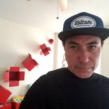 👤Emma sent you a private message 5 minutes ago "Where are you from?"