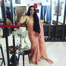 Comedy trio aunty donna showcase their uniquely absurd and offbeat style through an array of sketches, songs and eclectic characters. Trending Now Hot Actress On Twitter Aunty In Sleevless Saree Blouse Aunty Aunty Lover Auntyphotos Desimemes Sleeveless Sareetwitter Saree Blouse Beauty Beautiful Beautifulwomen Sleevelessblouse Armpit Armpitdesi Smile Pragathiaunty