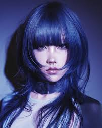 台灣的Minnie Kuo 為曲髮模特兒，完美示範「 #OrangeGlow #耀光橙」的暖意質感👩‍🦱，每日維持從容心態☀️。  追蹤我們，獲得更多髮色靈感—