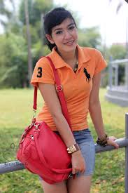 Aktris,model, selebriti, dan penyanyi wanita ini diidolakan bisa karena banyak alasan. Gambar Lucu Wanita Cantik Jualan