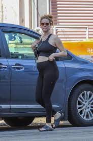 Jennifer lawrence yoga pants