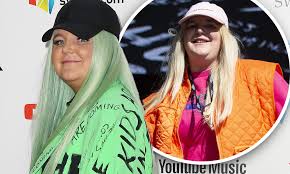 Arianna palazzetti (tones and i). Tones And I Undergoes A Dramatic Hair Transformation As She Ditches Her Lengthy Blonde Tresses Daily Mail Online