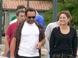 Cette joyeuse bande de potes aime se retrouver chaque année pour passer les vacances ensemble, mais pas au camping comme des beaufs. Les Petits Mouchoirs Bonus Vf Video Dailymotion