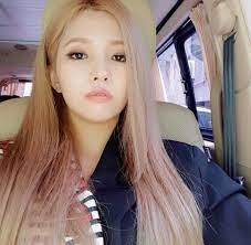 She is known for joining produce 101 (placed. Gidle Soyeon Blonde Asian Cool Blonde Hair Hair Evolution