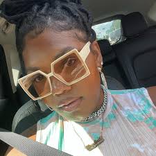 Anyone else wear bright color during the fall and winter??