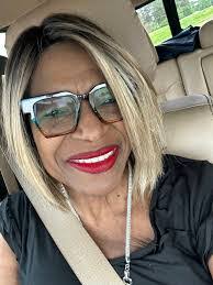 Linda Bednar's Instagram, Twitter & Facebook