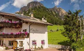 The perfect place to stay during your stay in bad gastein. Pension Kolfuschg Corvara Dolomiten Haus Erica