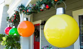 Excludes giant everest trees and commercial decorations. 20 Diy Outdoor Christmas Decorations To Start On This Weekend