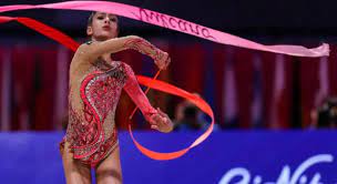 Explore alexandra agiurgiuculese net worth, birthday, age, height, weight, wiki, fact 2021! Ginnastica Ritmica Europei 2021 Agiurgiuculese Eliminata Da Tutto Raffaeli Ottava E In Finale Con Le Clavette Oa Sport
