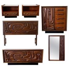Influenced by styles bellowing from the seven seas brought to the americas spiced with detailed elements of another continent, from the arrival of the mayflower through the civil war continuing through the victorian era culminating in a uniquely designed edwardian collection by pulaski. Pulaski Furniture Corporation 16 For Sale At 1stdibs