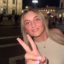 Cassie Dunbar's Instagram, Twitter & Facebook