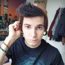 Boys can also wear bandanas, which can be black, white or red. 35 Cool Emo Hairstyles For Guys 2021 Guide