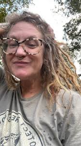 Hair treatment with baking soda and vinegar