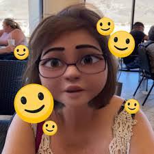 Daisy Robles's Instagram, Twitter & Facebook