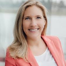 Melanie Buck's Instagram, Twitter & Facebook