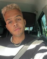 Have a nice weekend everybody ☀️ I'm heading to Greece for a few days, I'll  keep you posted 🇬🇷 what are your plans? x #weekend #summer #greece #letsgo