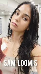Samantha Loomis's Instagram, Twitter & Facebook
