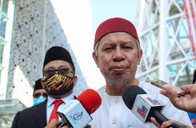 Pakaian setiap kaum mempunyai corak dan ciri istimewa tersendiri yang mewakili kaum mereka. Memakai Pakaian Tradisional Kaum Lain Dibolehkan Zulkifli Utusan Digital