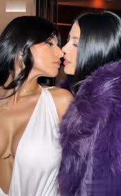Faccio baciare Anna Pepe e Mia Khalifa con lI.A. | Solopornoitaliani