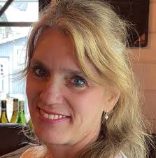 Frida Holmgren: Ljuset som återvänder Alexandra Borg är ny café och  köksansvarig Ellen Lundin är ny i Equmenias styrelse J