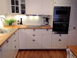 Ikea Bodbyn Don T Like The Look Of This Kitchen But We Will Use The Cabinets With Different Hardware Inreda Kok Kok Ikea Koksinredning