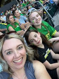 Heather Marrs's Instagram, Twitter & Facebook