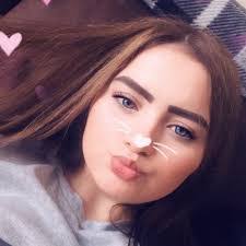 Amber Arivett's Instagram, Twitter & Facebook