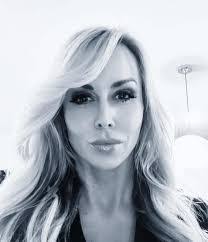 Kristin Searcy's Instagram, Twitter & Facebook