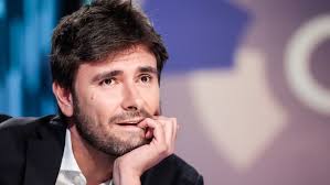M5s, Di Maio: "Sono incazzato per le accuse di Di Battista". E su Salvini:  "Usa i voli di Stato". Il Pd: "Conte spieghi in aula"